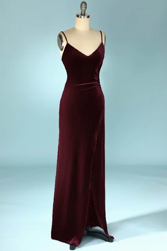 burgundy-velvet-v-neck-straps-long-bridesmaid-dress-with-slit