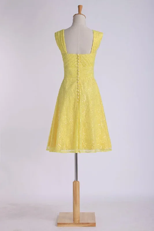 yellow-lace-short-tulle-bridesmaid-dress